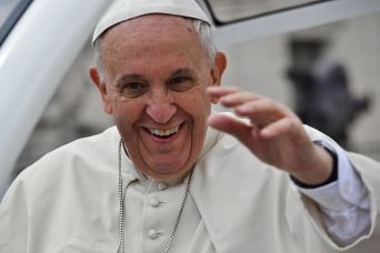 Papa Francesco contro le persecuzioni sui cristiani