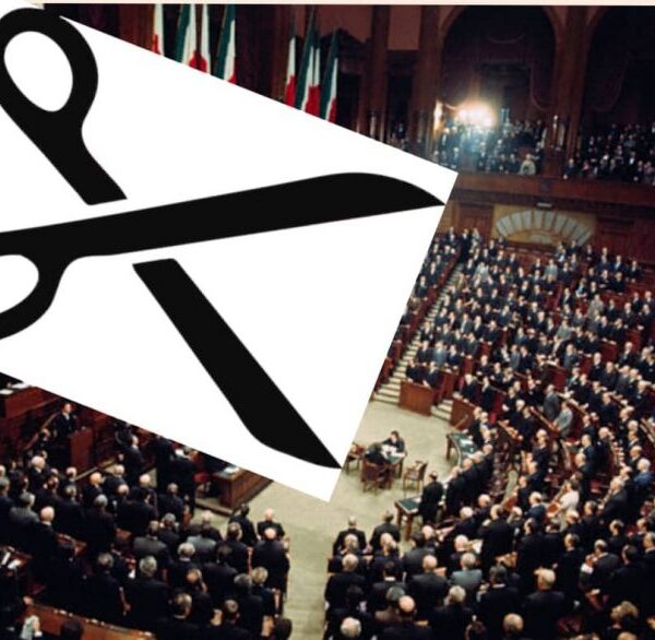 TUTTI A CASA: c’è la legge-Napalm che manda a lavorare 345 parlamentari