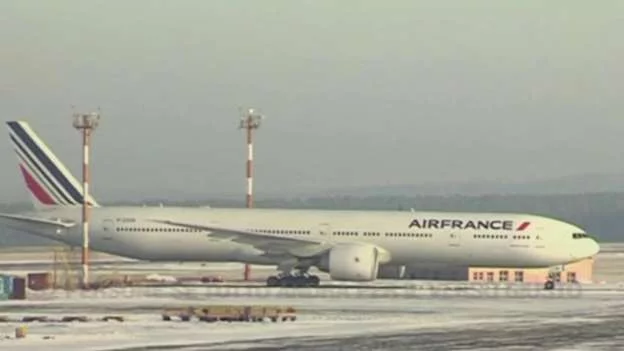 Avaria sul volo Parigi-Shanghai; aereo rimasto bloccato