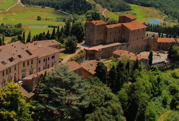80 assunzioni nel borgo di Castelfalfi in Toscana