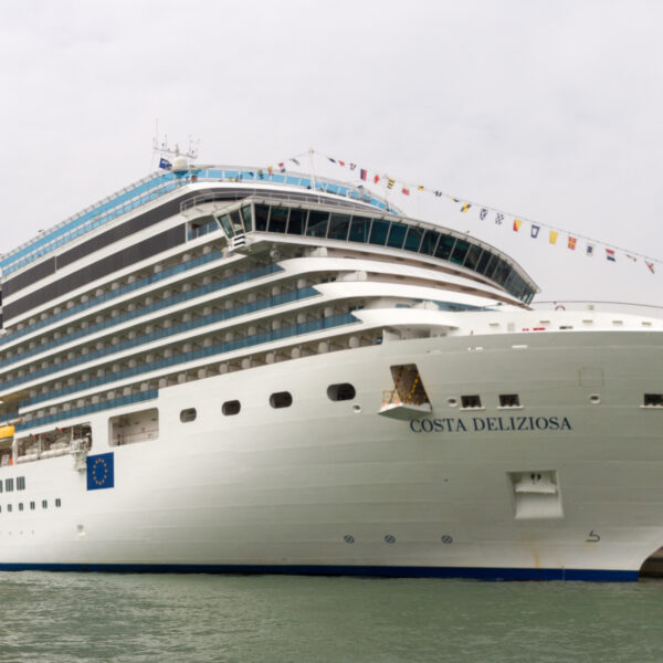 Venezia: nave da crociera sbanda la manovra