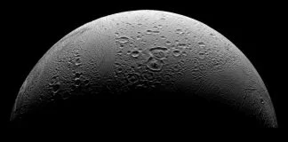 Encelado: molecole organiche emesse dai geyser della luna