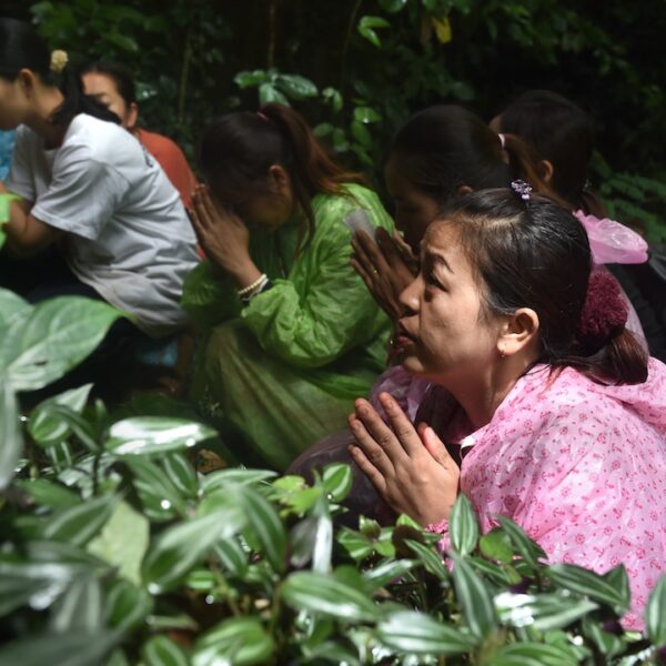 Thailandia: ritrovati vivi i bambini bloccati nella grotta