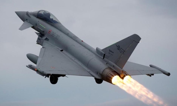 Un enorme boato terrorizza  l'alta Italia