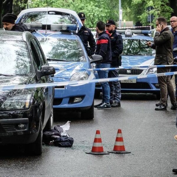 Milano: agguato in strada ferito un 46enne