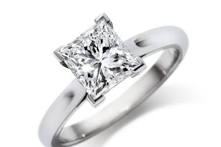 Anelli con diamanti fancy: come riconoscerli e acquistarli