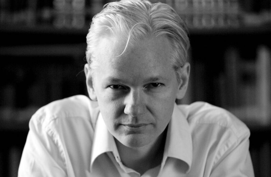 Assange si consegnerà alle autorità. La fine di WikiLeaks?