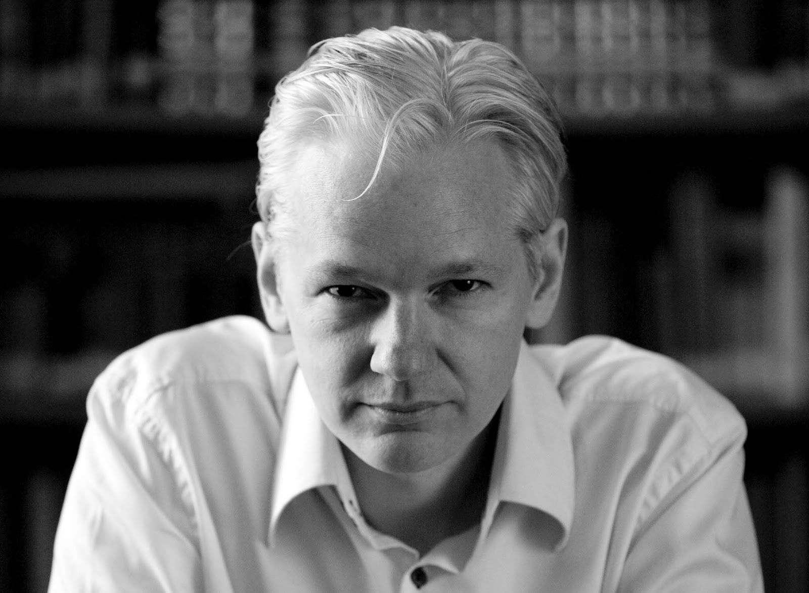 Assange si consegnerà alle autorità. La fine di WikiLeaks?