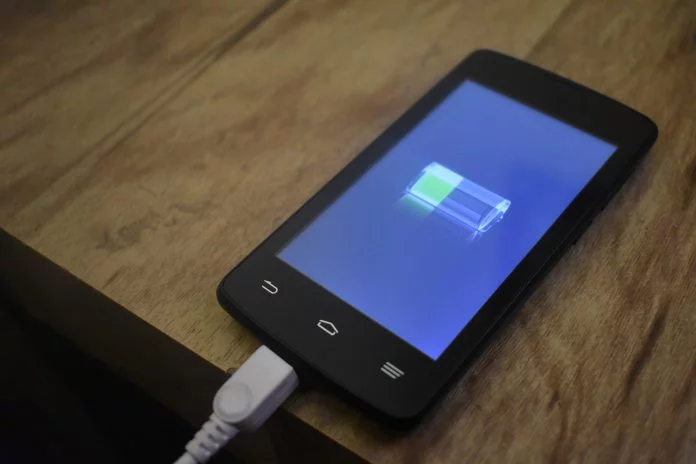 Smartphone: Il futuro potrebbe essere la batteria a litio metallico