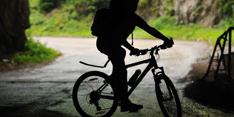 17enne altoatesino precipita in un burrone con la sua mountain bike