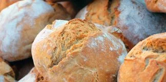 Pane senza impasto cotto nella pentola