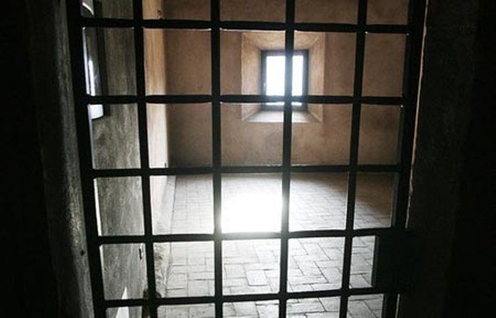 Si costituisce uno degli evasi  di Rebibbia