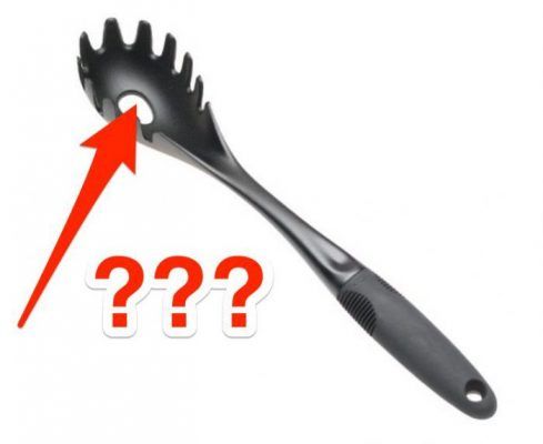 A cosa serve il foro nel mestolo per gli spaghetti? La sua funzione è geniale