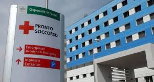 Ospedale Loreto Mare: paziente aggredisce infermiere e vigilante