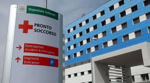 Ospedale Loreto Mare: paziente aggredisce infermiere e vigilante