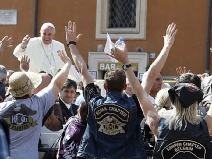 L'altruismo viaggia su una moto ... papale