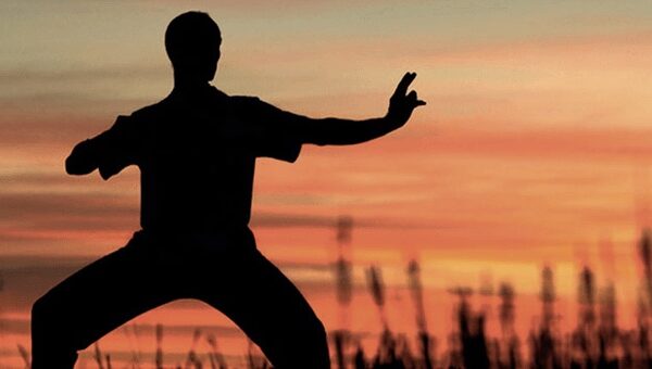 Ti senti giù? Carica le batterie con due semplici esercizi di Qi Gong