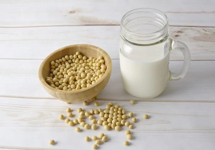 I semi di soia tostati riducono i sintomi della menopausa? Ecco cosa dice la medicina