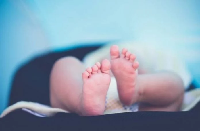 Neonata muore subito dopo il parto per dissanguamento