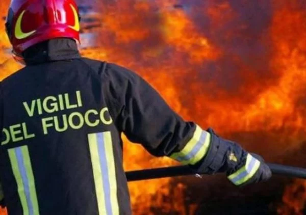 Attentato a Milano: autista incendia autobus con 51 ragazzi