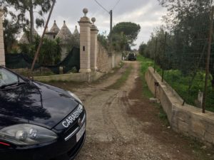 Taranto - Trovato uomo sgozzato nella sua villa (Foto)
