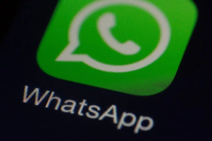 WhatsApp: perché le foto ricevute restano sfuocate?