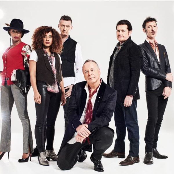 I Simple Minds festeggiano 40 anni di hit…