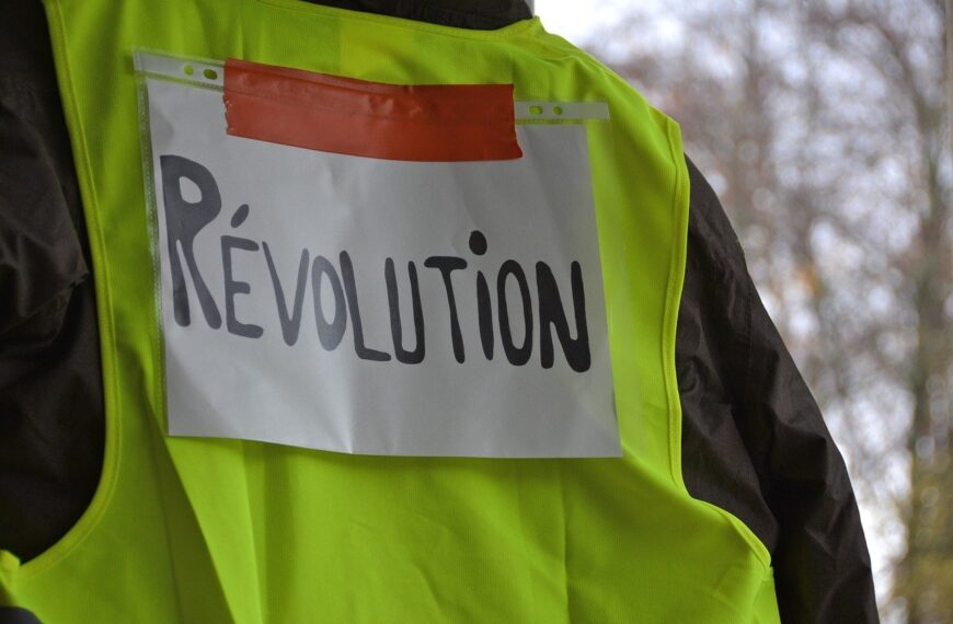 La Francia in crisi rischia di esplodere