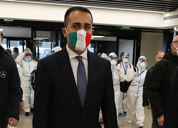 Luigi di Maio su Facebook: escano allo scoperto i deputati che hanno richiesto il bonus