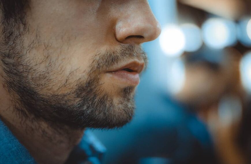 I tre trucchi per rendere perfetta la pelle del viso maschile