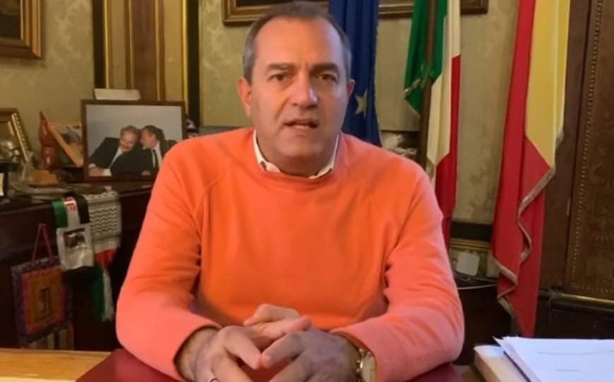 De Magistris: “Mi candido come presidente della Calabria”