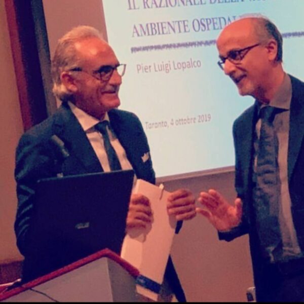 Lopalco: “Vaccinare studenti prima di settembre”