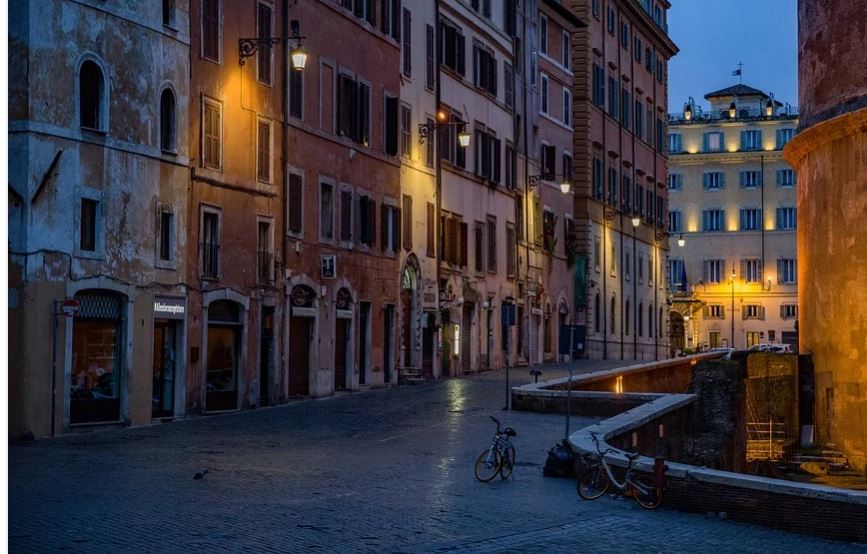 Roma, scorcio strada vicino Pantheon