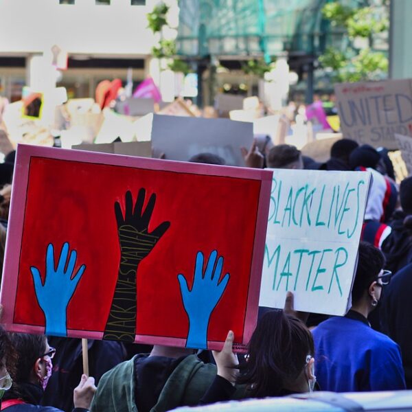 Cosa significa essere spettatori attivi del razzismo