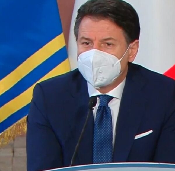 Giuseppe Conte conferenza di fine anno