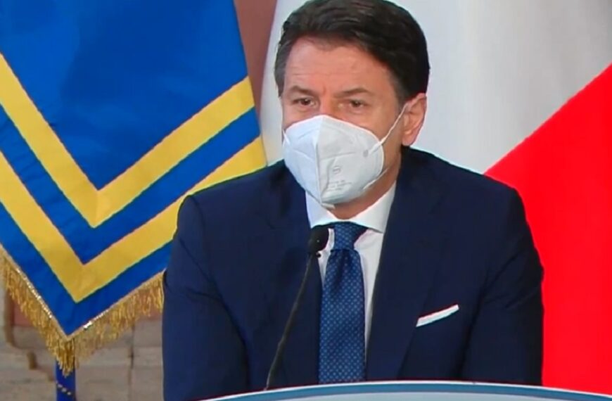 Giuseppe Conte conferenza di fine anno