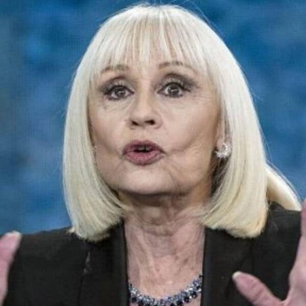 Maradona, Raffaella Carrà: “Lo feci per il suo&hellip;