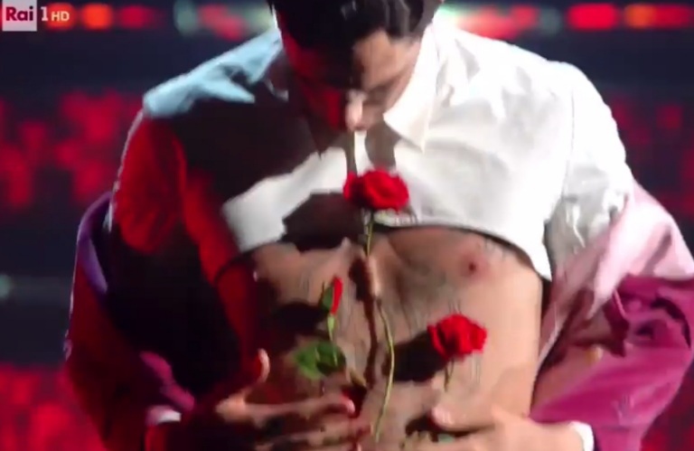 Sanremo 2021, Achille Lauro e la sua preghiera: “Dio benedica solo noi. Esseri umani”