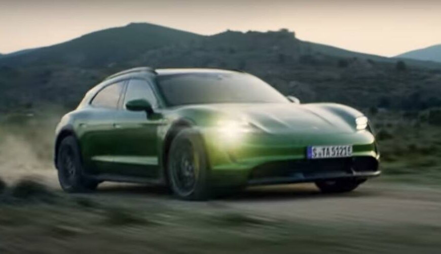 Porsche Taycan Cross Turismo e due biciclette: ecco tutte le novità