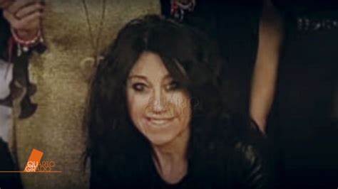 Saccheggiata la tomba di Ilenia Fabbri. Insulti alla figlia Arianna: “Ti mettessero al rogo”