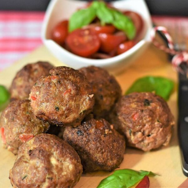 Polpette di salsiccia al rosmarino nella friggitrice ad…