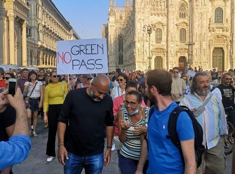 “Io sto con i portuali di Trieste, tutti i lavoratori dovrebbero avere lo stesso coraggio” intervista al senatore Gianluigi Paragone