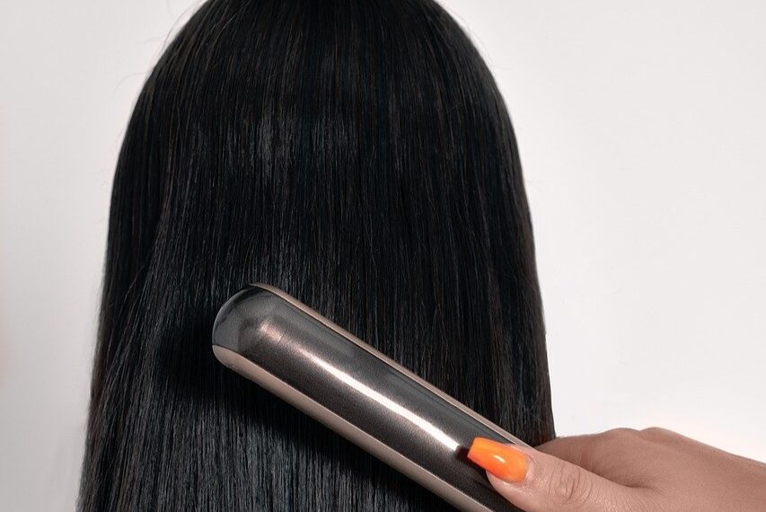 Come pulire la piastra per i capelli: basta un solo ingrediente