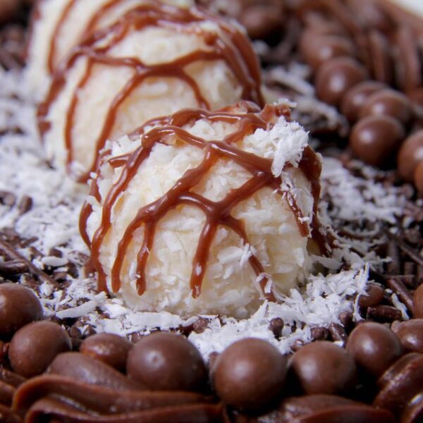 Tiramisù alle fragole nelle uova di cioccolato, la&hellip;