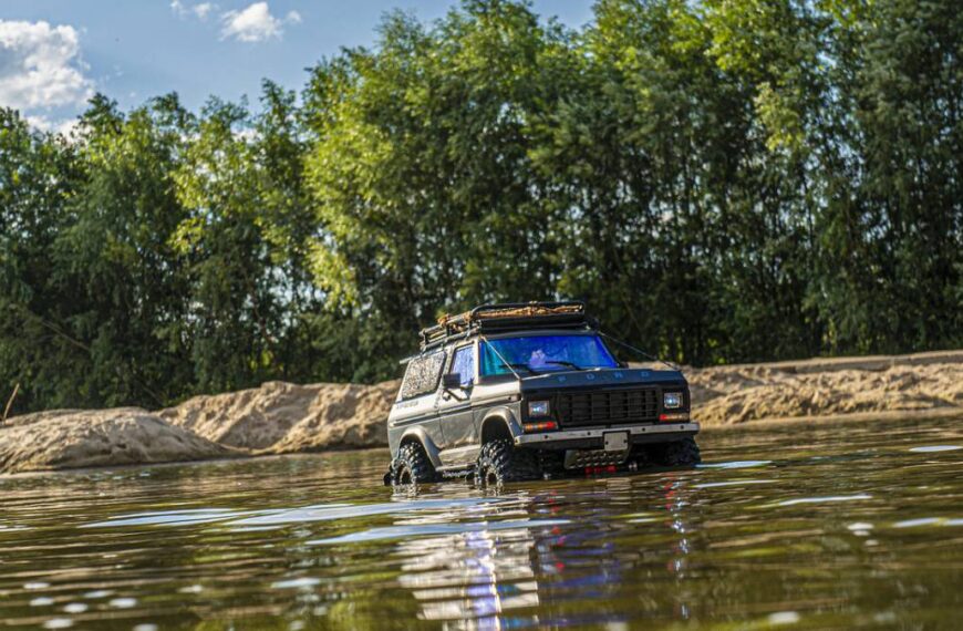 Finisce nel fiume con l’auto: muore mamma di 44 anni