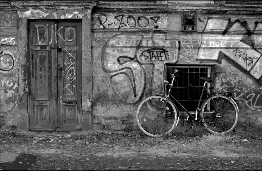 Macerata, famiglia morta in casa madre e figlio muoiono per fame, padre sorpreso da un malore