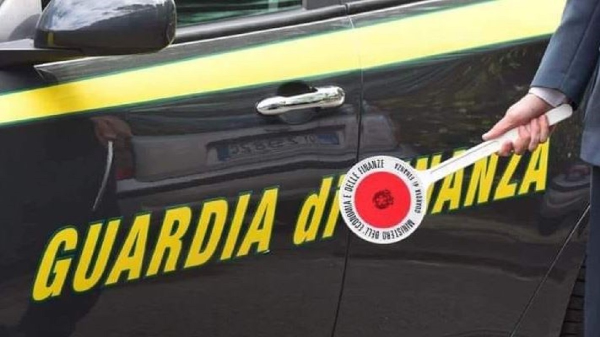Pistoia, maresciallo della Gdf si suicida: 'Forte tensione emotiva'