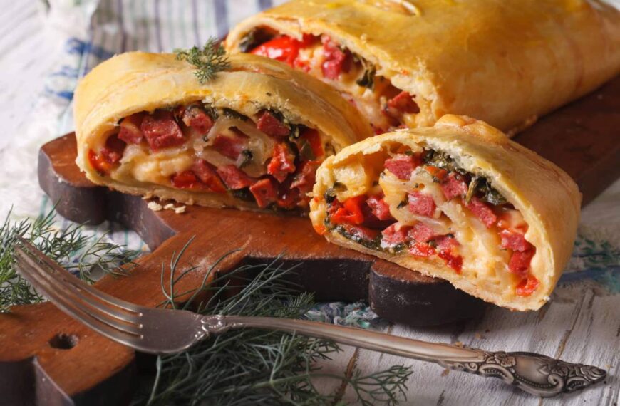 Strudel salato con verdure e formaggio in friggitrice ad aria