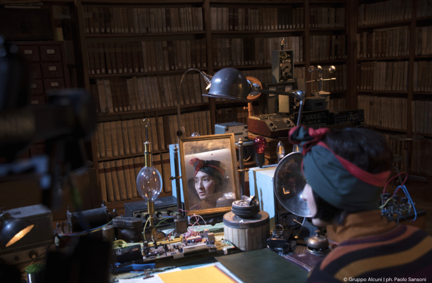 Gruppo Alcuni sta girando le scene live della serie a tecnica mista GATEWAY 66