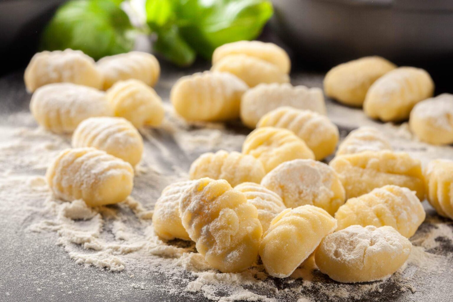 Quali sono le migliori patate per gli gnocchi e come cuocerle? I segreti e la Ricetta di chef Quali sono le migliori patate per gli gnocchi e come cuocerle? I segreti e la Ricetta di chef